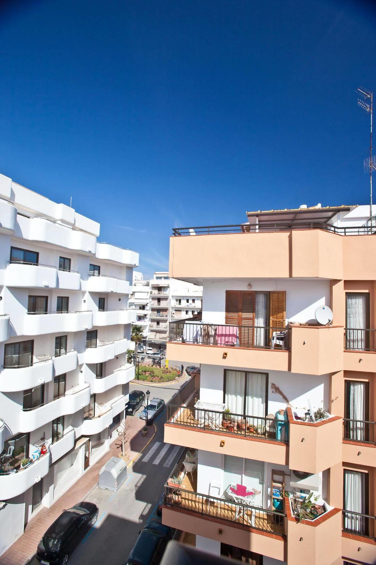 Apartamentos Bahia Santa Eularia des Riu Exterior foto